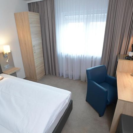 Hotel Krone Niefern-Öschelbronn Esterno foto