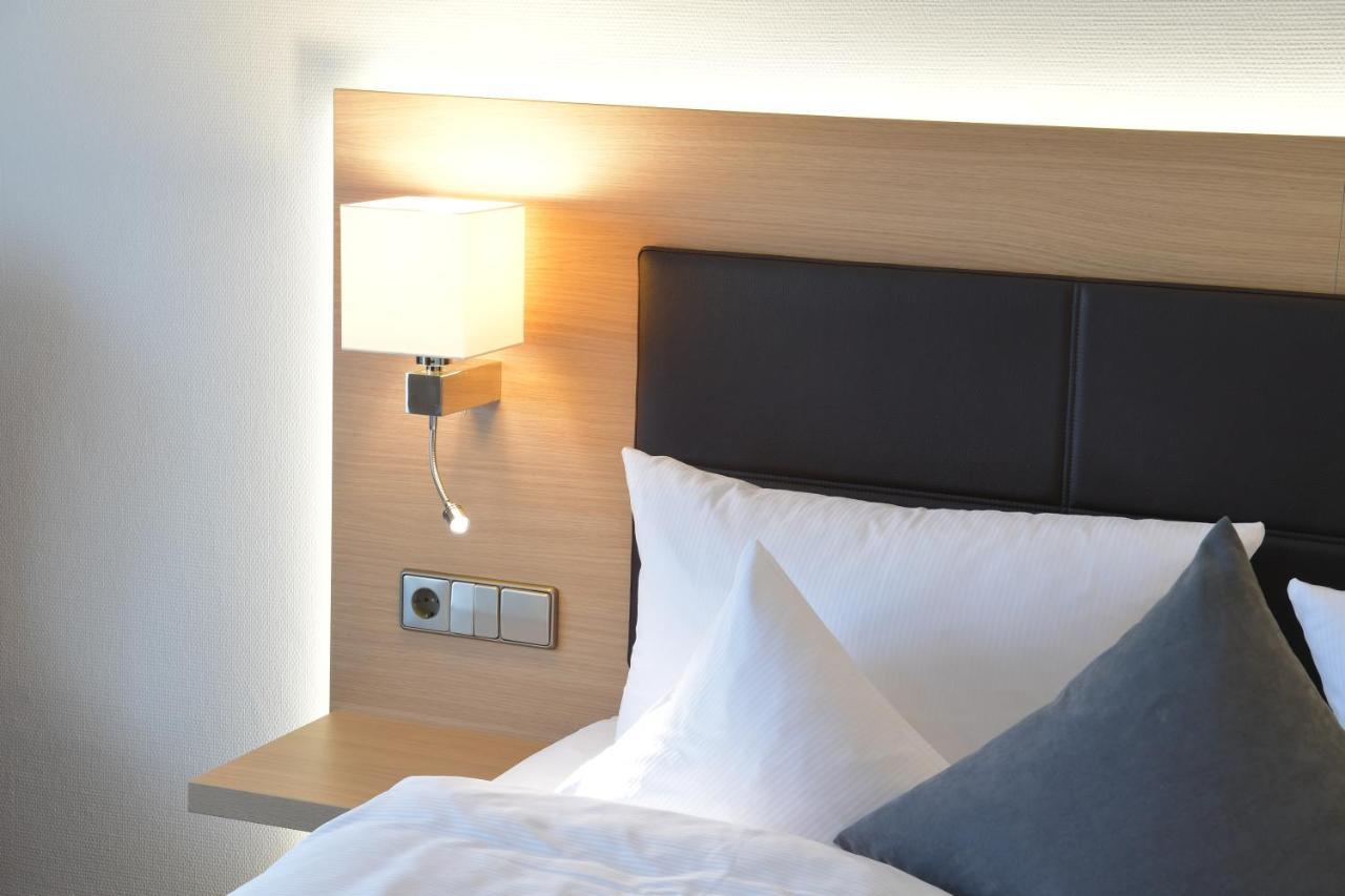 Hotel Krone Niefern-Öschelbronn Esterno foto