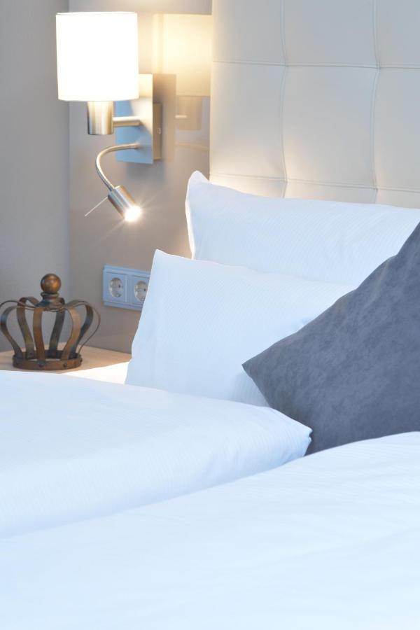Hotel Krone Niefern-Öschelbronn Esterno foto