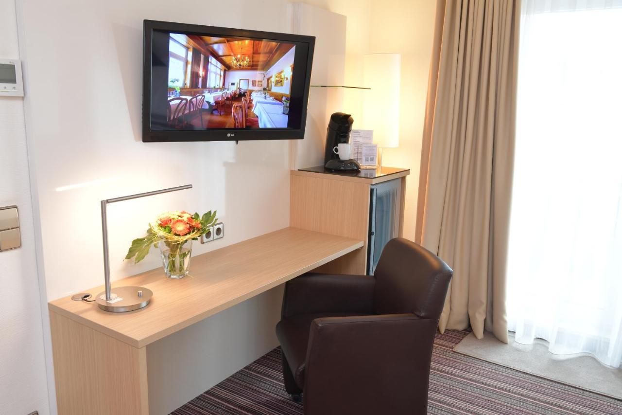 Hotel Krone Niefern-Öschelbronn Esterno foto