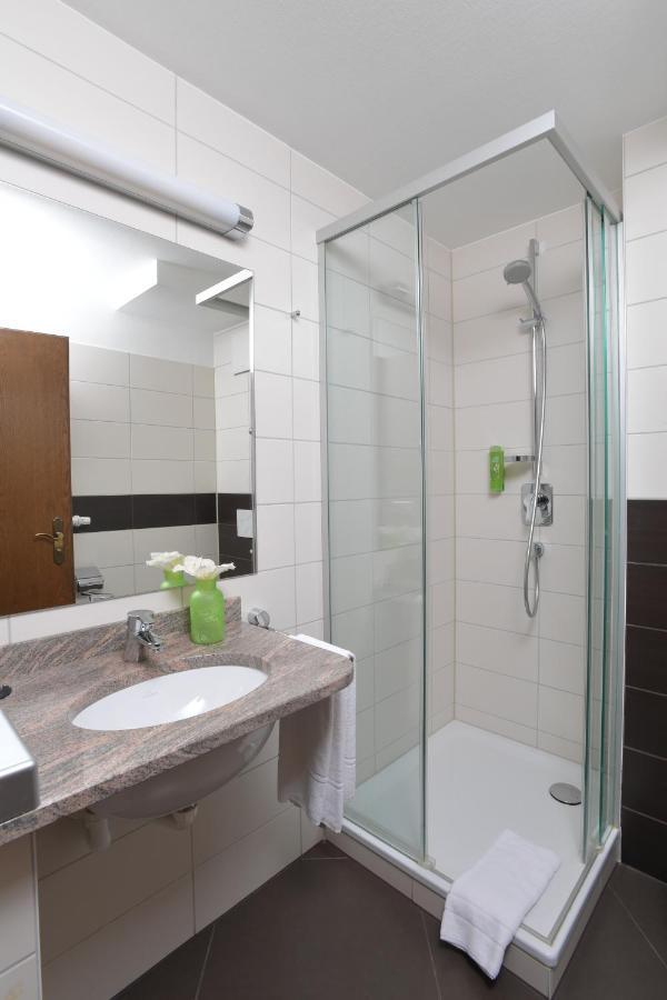 Hotel Krone Niefern-Öschelbronn Esterno foto