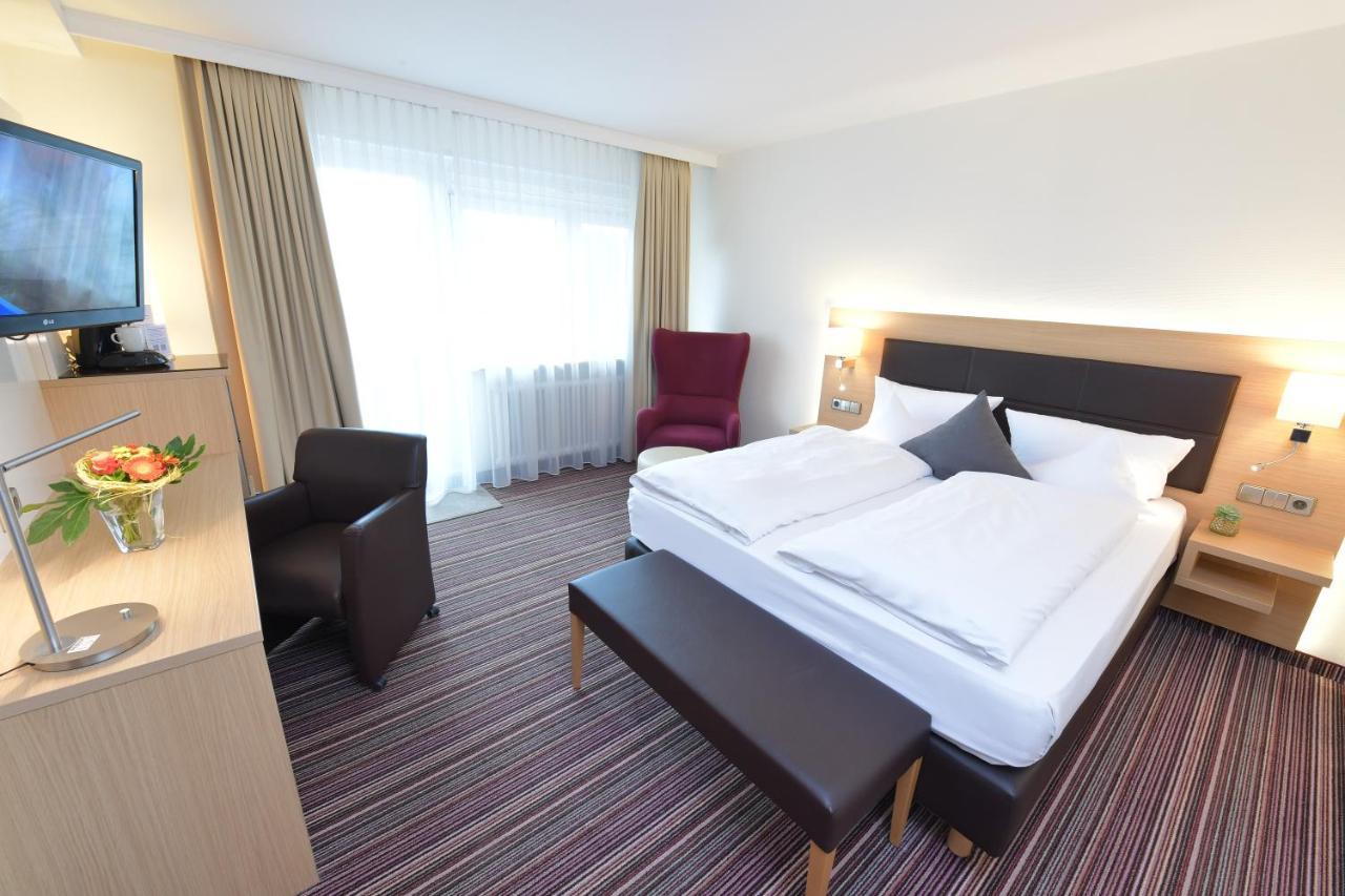 Hotel Krone Niefern-Öschelbronn Esterno foto