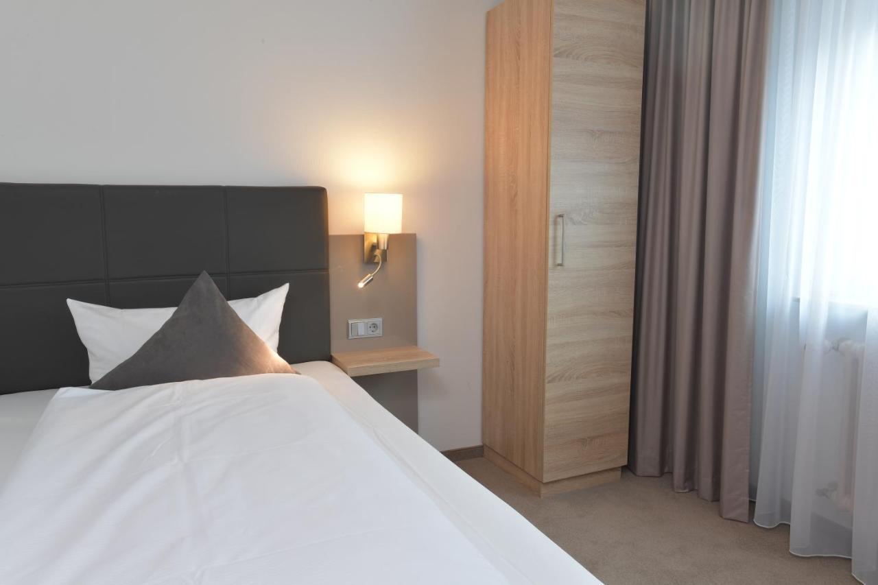 Hotel Krone Niefern-Öschelbronn Esterno foto