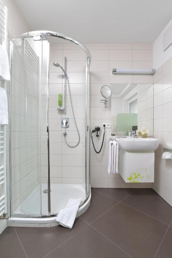 Hotel Krone Niefern-Öschelbronn Esterno foto