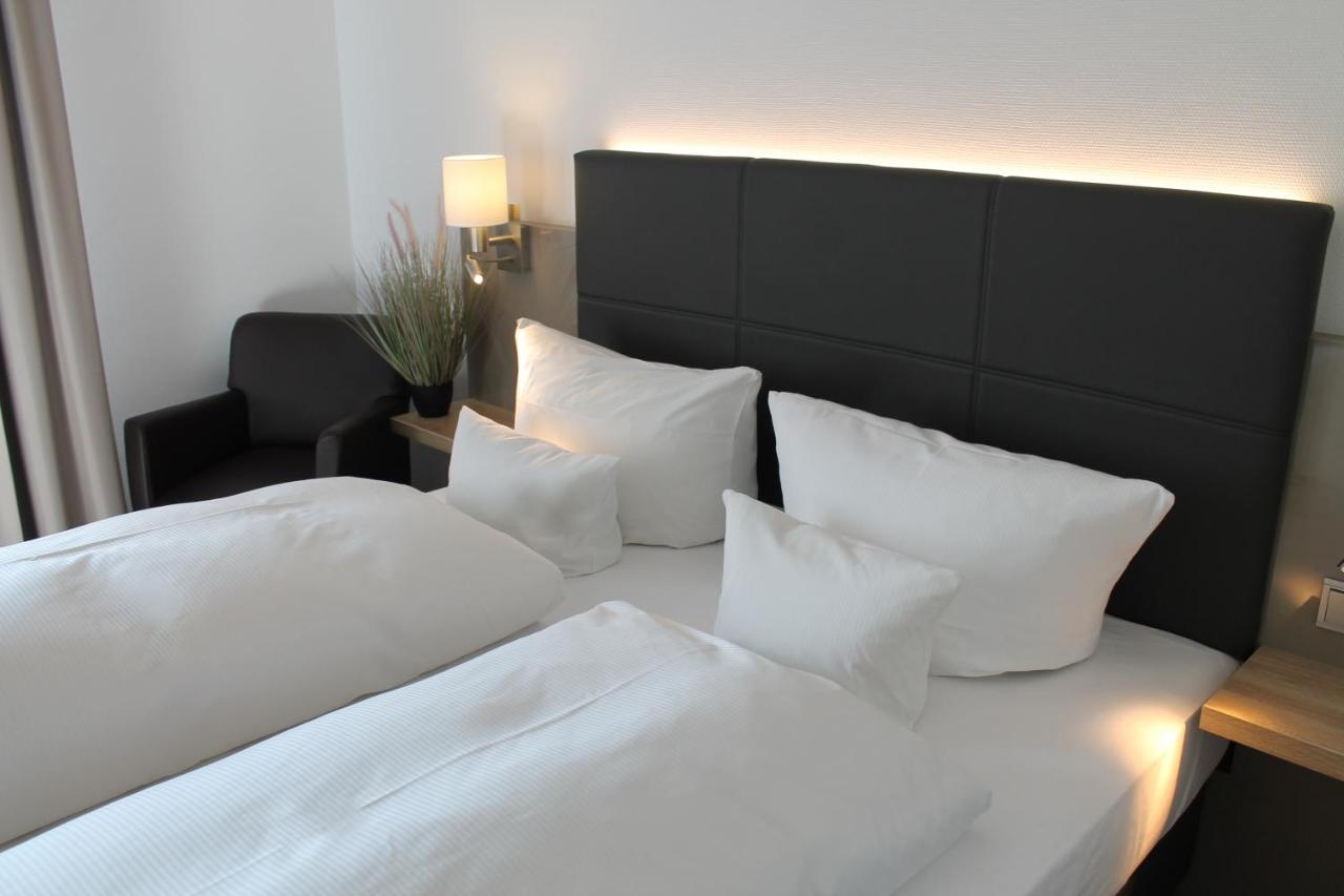 Hotel Krone Niefern-Öschelbronn Esterno foto