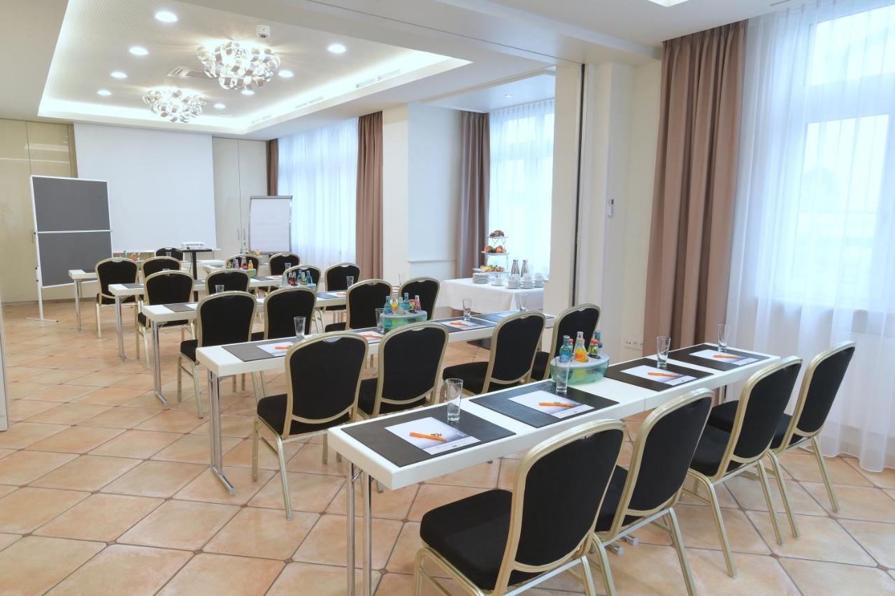 Hotel Krone Niefern-Öschelbronn Esterno foto