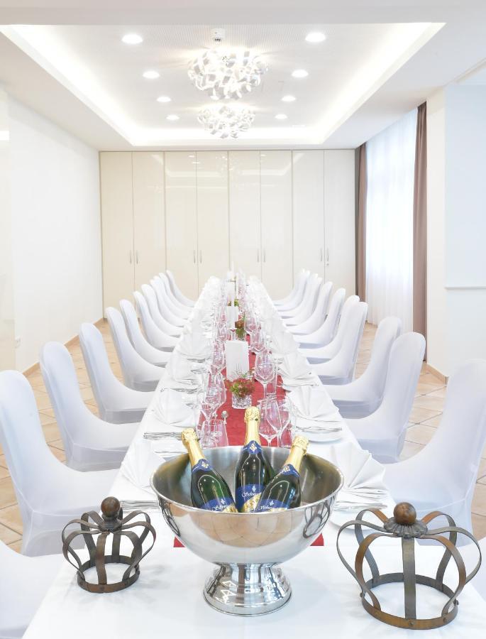 Hotel Krone Niefern-Öschelbronn Esterno foto