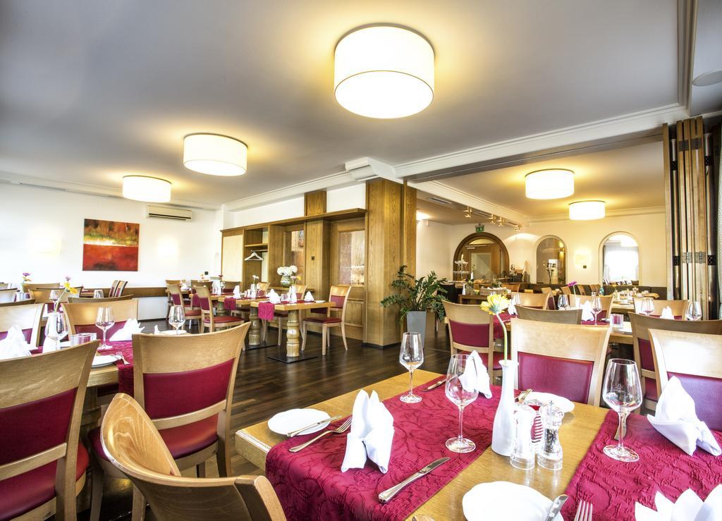 Hotel Krone Niefern-Öschelbronn Esterno foto