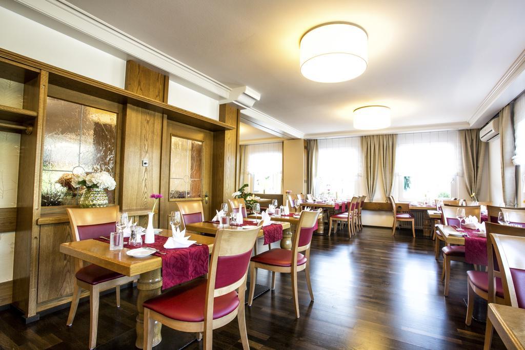 Hotel Krone Niefern-Öschelbronn Esterno foto