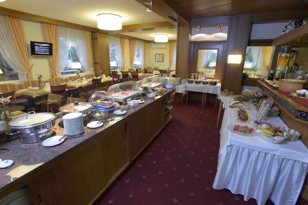 Hotel Krone Niefern-Öschelbronn Esterno foto