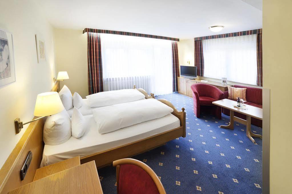 Hotel Krone Niefern-Öschelbronn Esterno foto