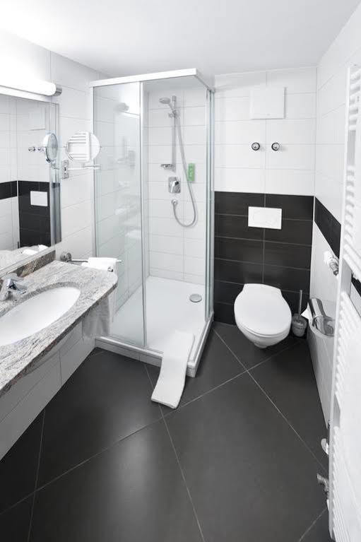Hotel Krone Niefern-Öschelbronn Esterno foto